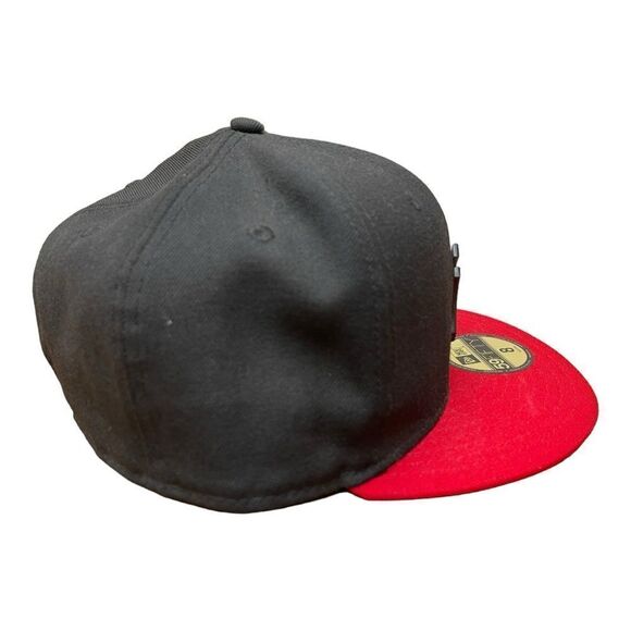 New Era 9Fifty MLB New York Yankee Black / Red Metal Badge Size 8 - Picture 2 of 9